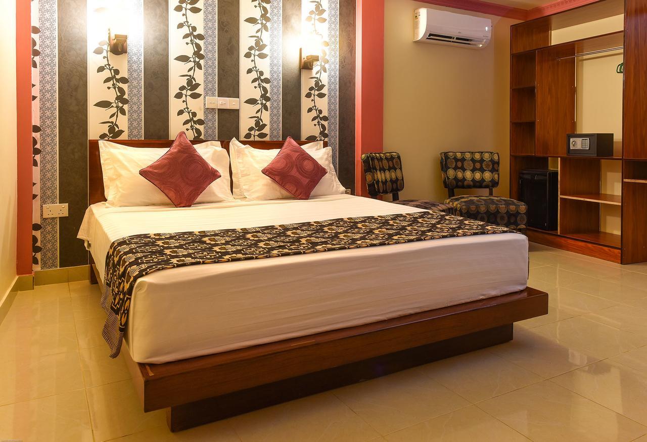 Surfretreat Hotel Bodufolhudhoo ภายนอก รูปภาพ