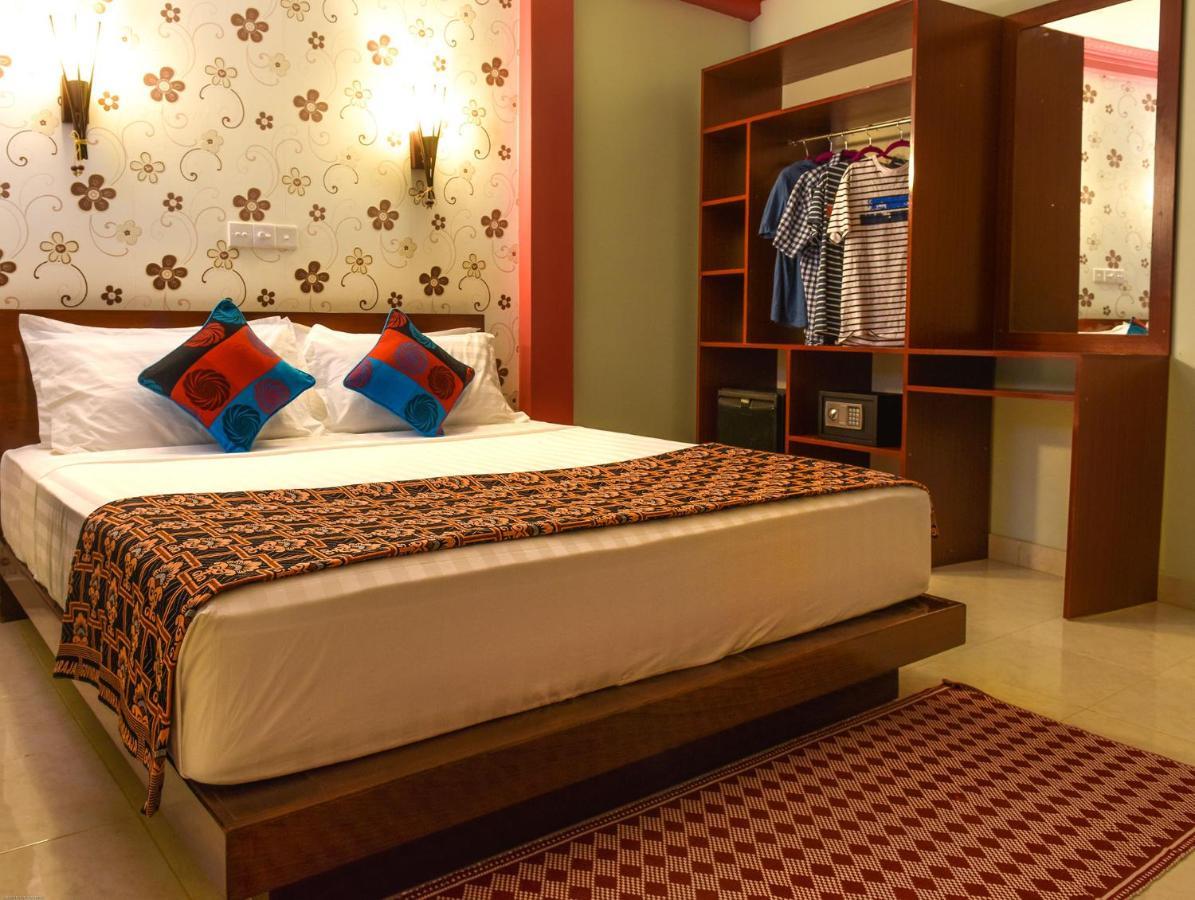 Surfretreat Hotel Bodufolhudhoo ภายนอก รูปภาพ